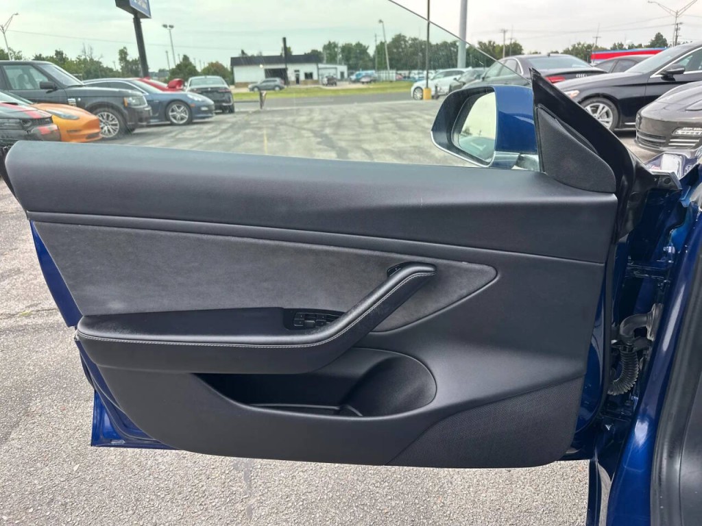 2020 Tesla Model 3 Image 21