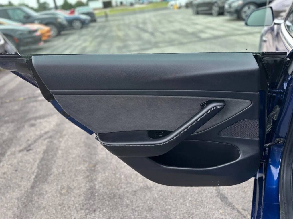 2020 Tesla Model 3 Image 22