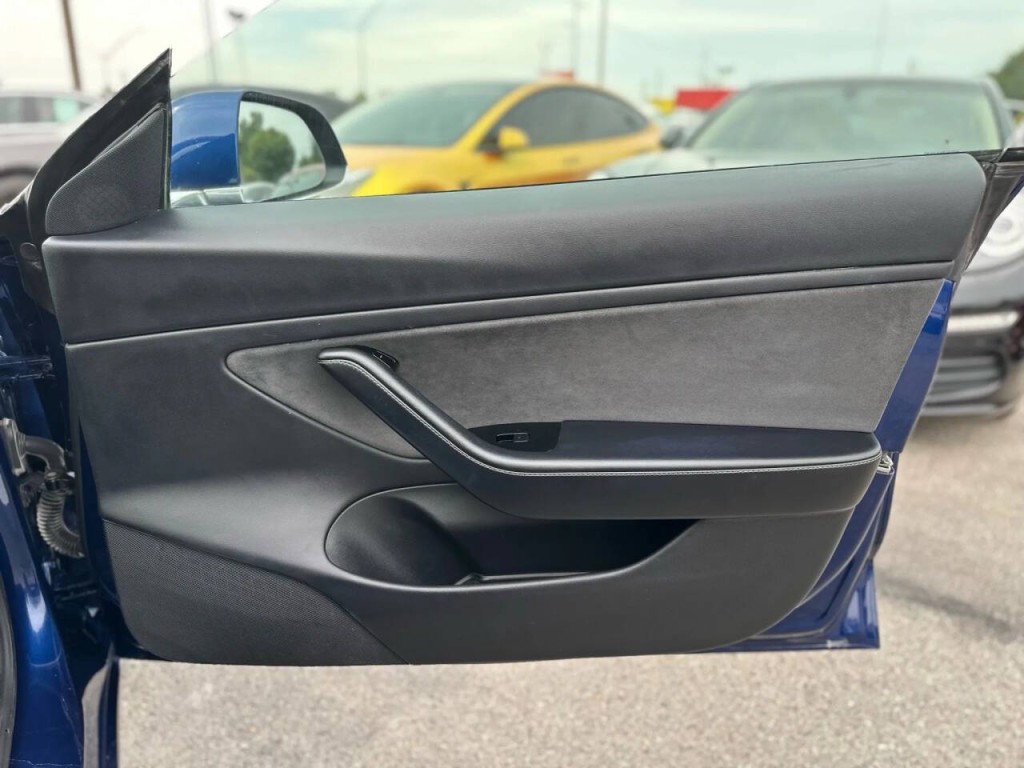 2020 Tesla Model 3 Image 23