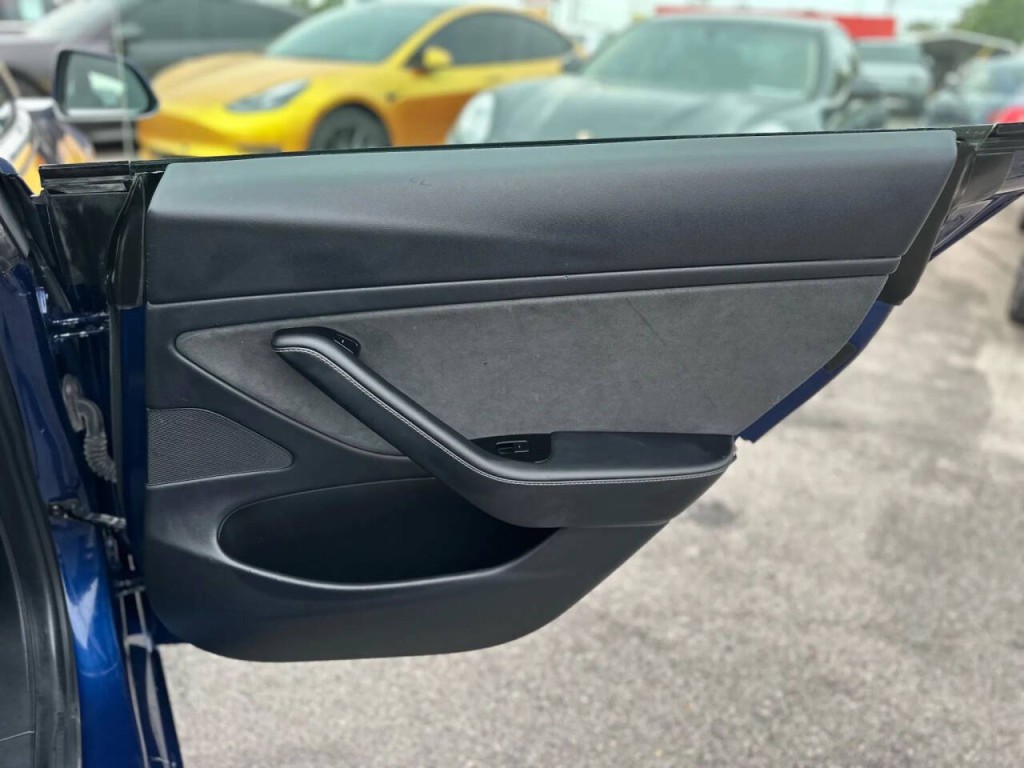 2020 Tesla Model 3 Image 24
