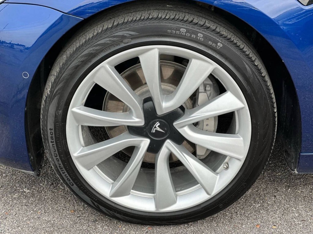 2020 Tesla Model 3 Image 28