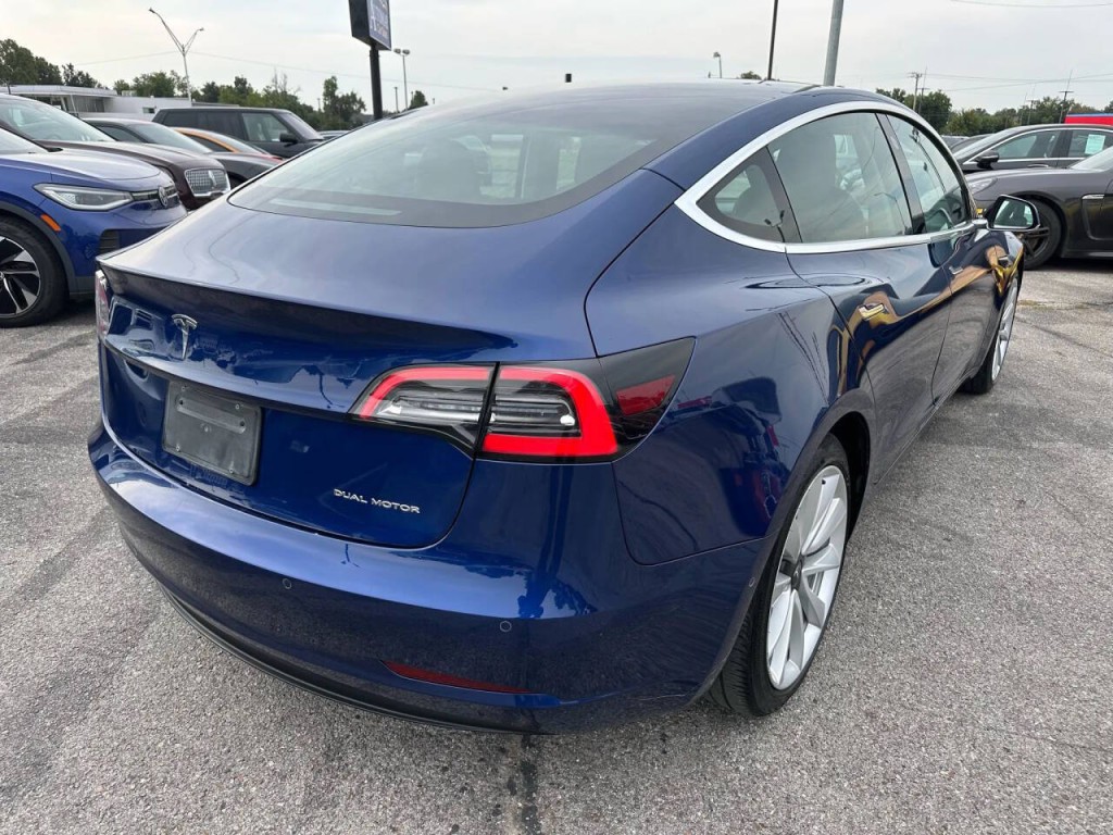 2020 Tesla Model 3 Image 33