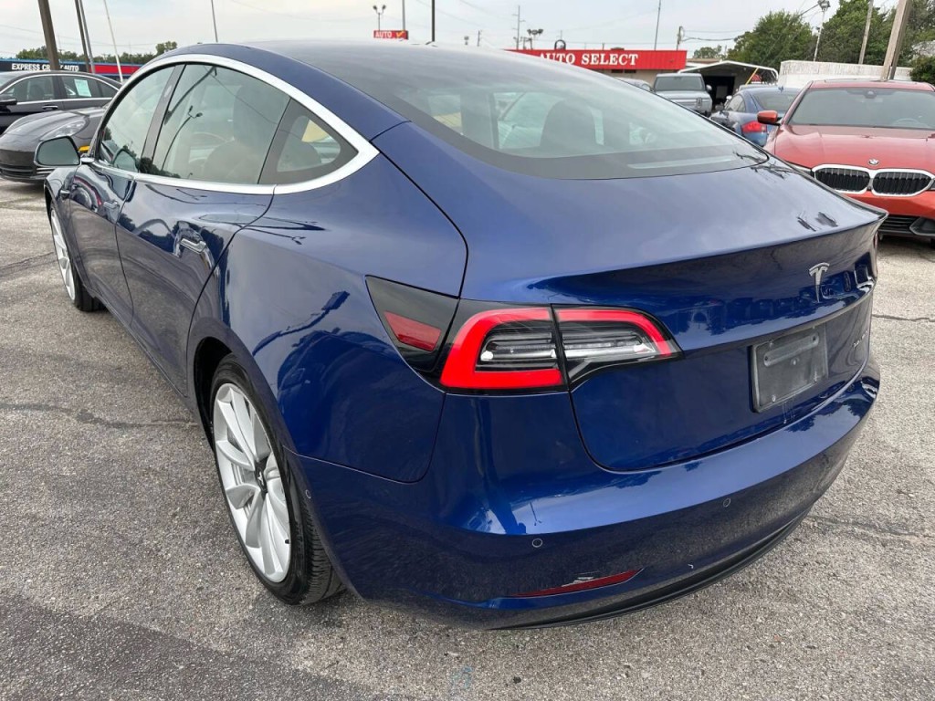 2020 Tesla Model 3 Image 35