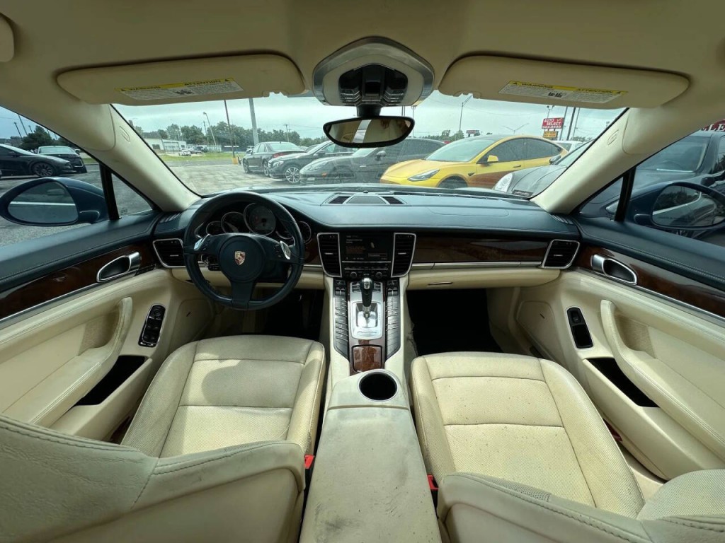 2011 Porsche Panamera Image 1