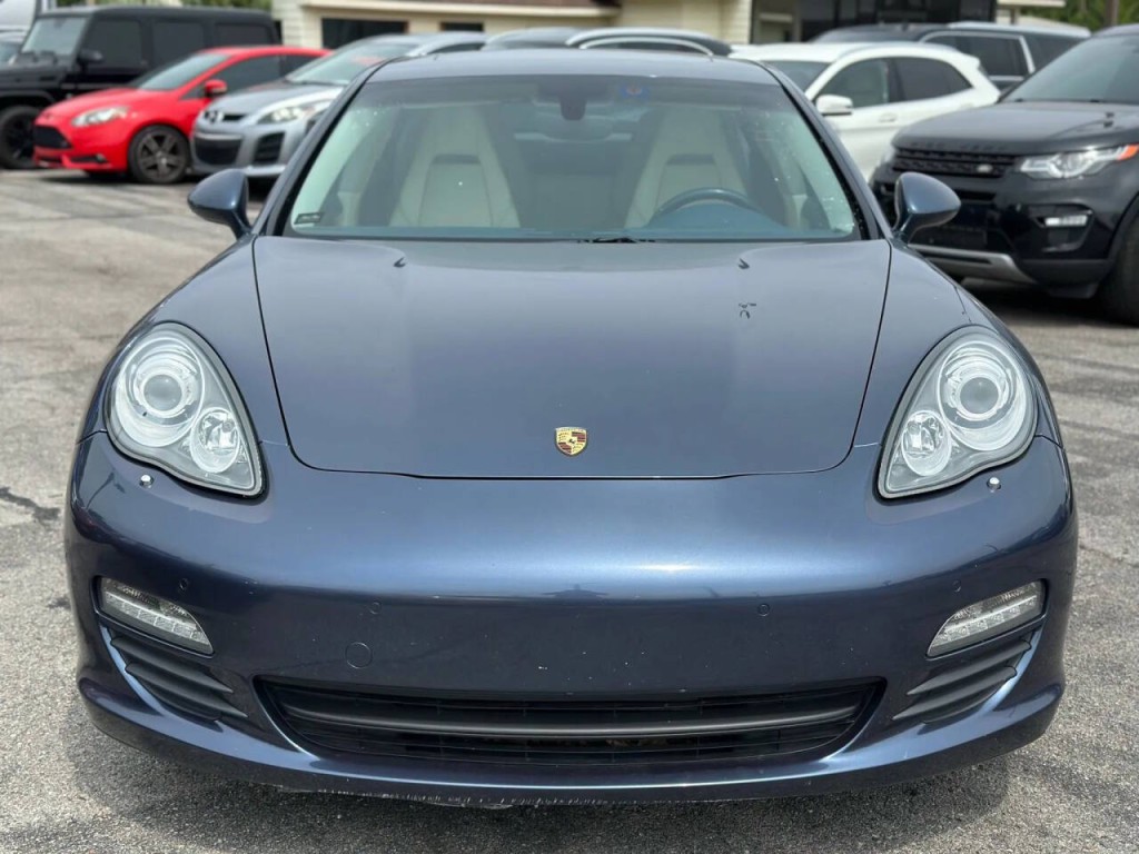 2011 Porsche Panamera Image 2