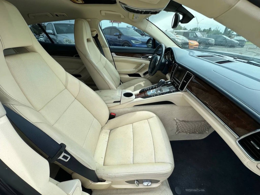 2011 Porsche Panamera Image 12