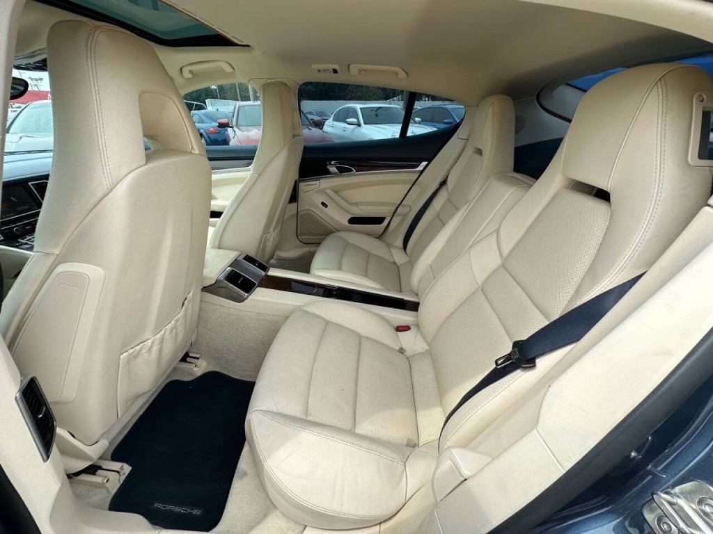 2011 Porsche Panamera Image 16
