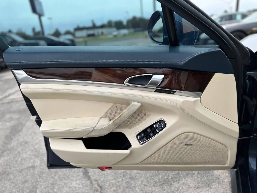 2011 Porsche Panamera Image 19