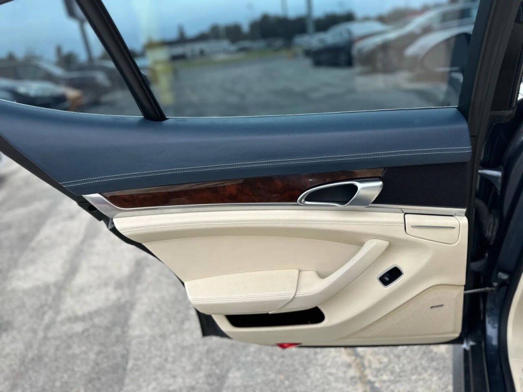 2011 Porsche Panamera Image 20