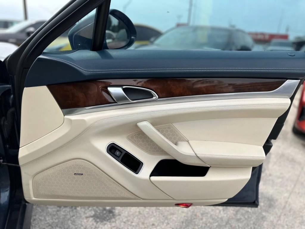 2011 Porsche Panamera Image 21