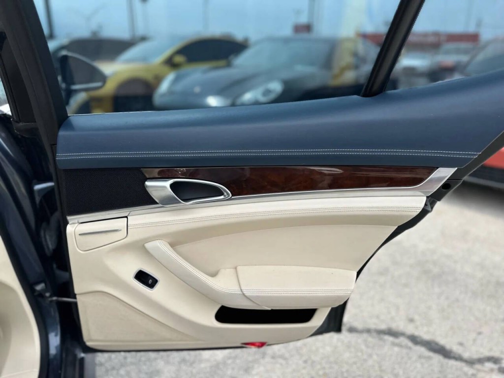 2011 Porsche Panamera Image 22