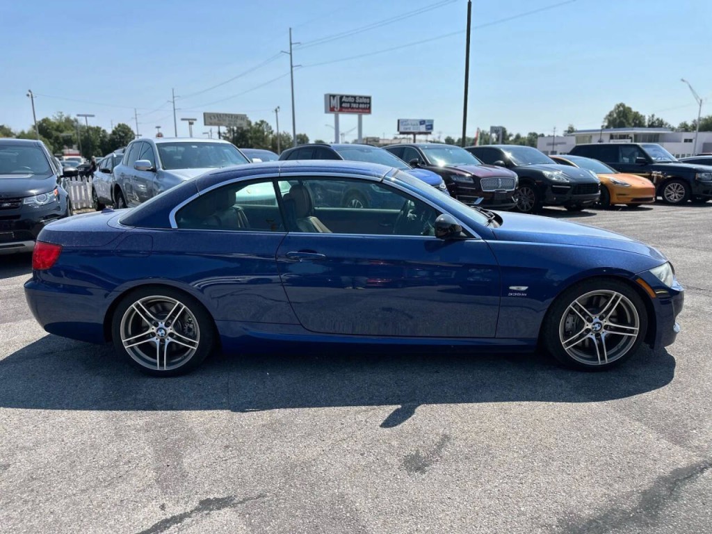 2011 BMW 3 Series Image 8