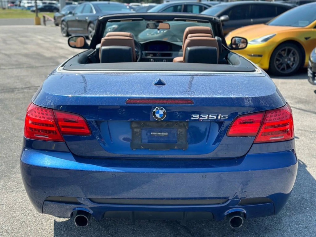 2011 BMW 3 Series Image 11