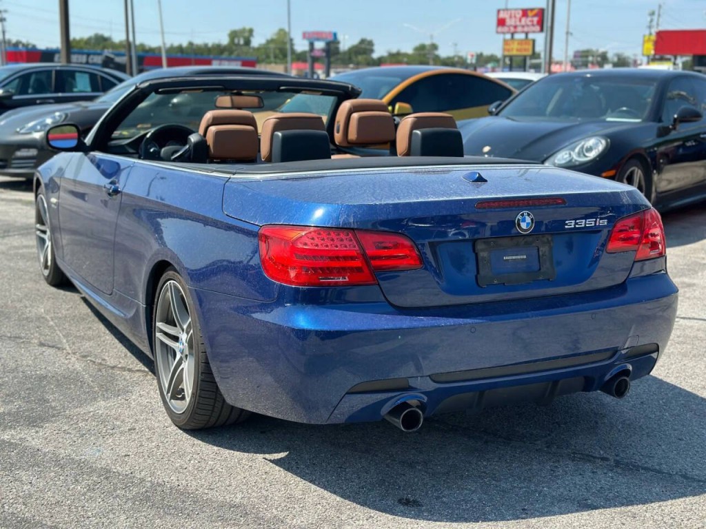 2011 BMW 3 Series Image 13