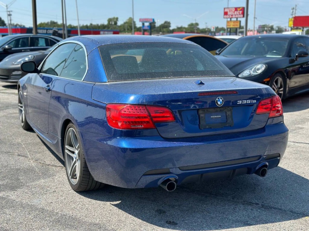 2011 BMW 3 Series Image 14