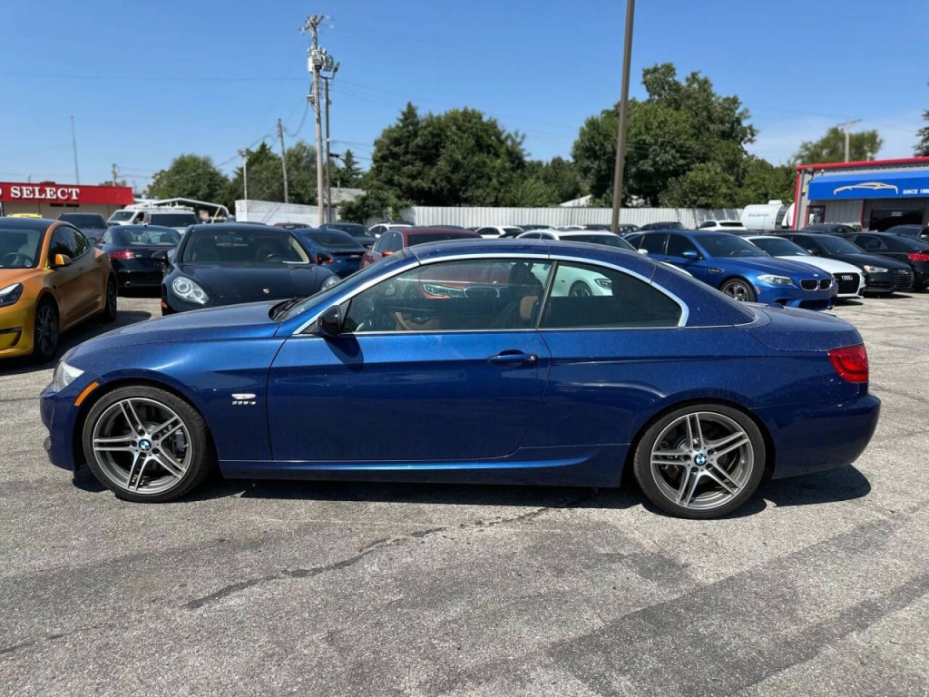 2011 BMW 3 Series Image 16