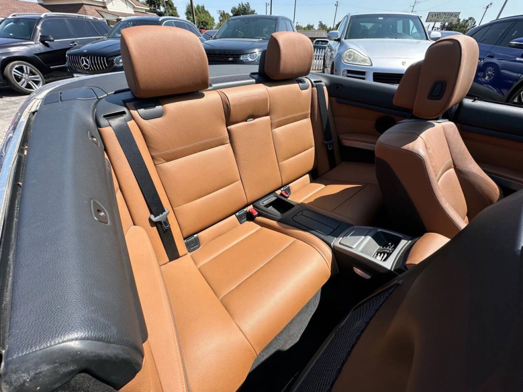 2011 BMW 3 Series Image 21