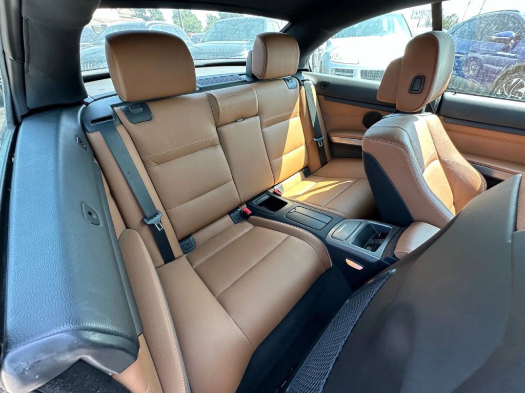 2011 BMW 3 Series Image 22