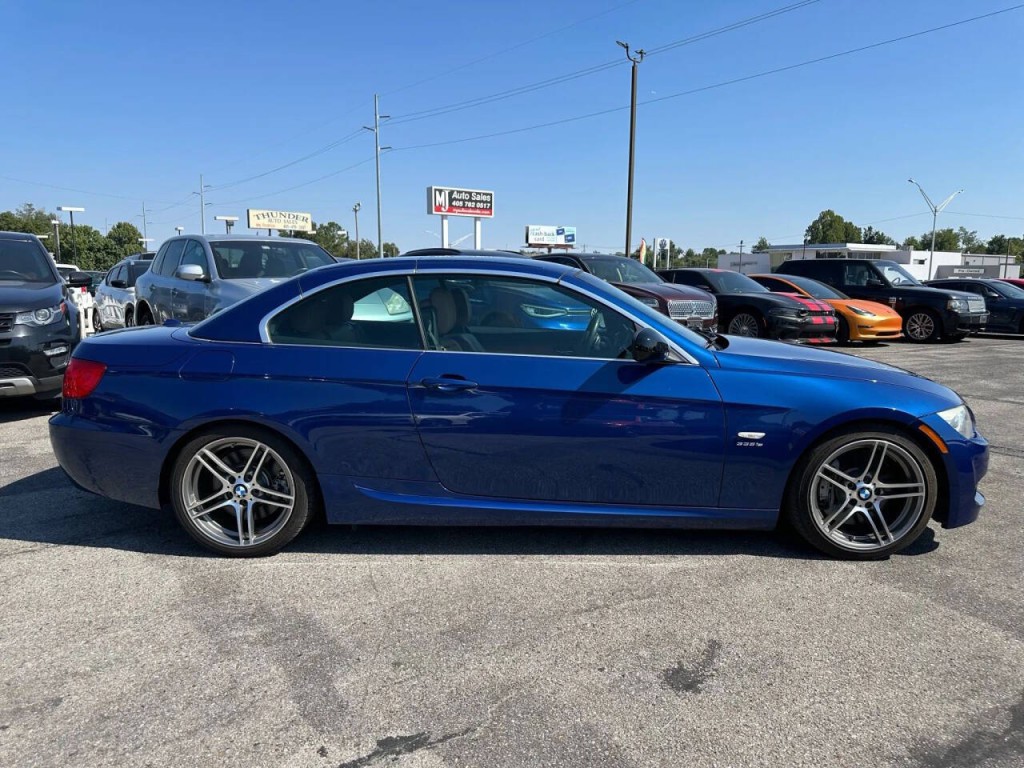 2011 BMW 3 Series Image 41