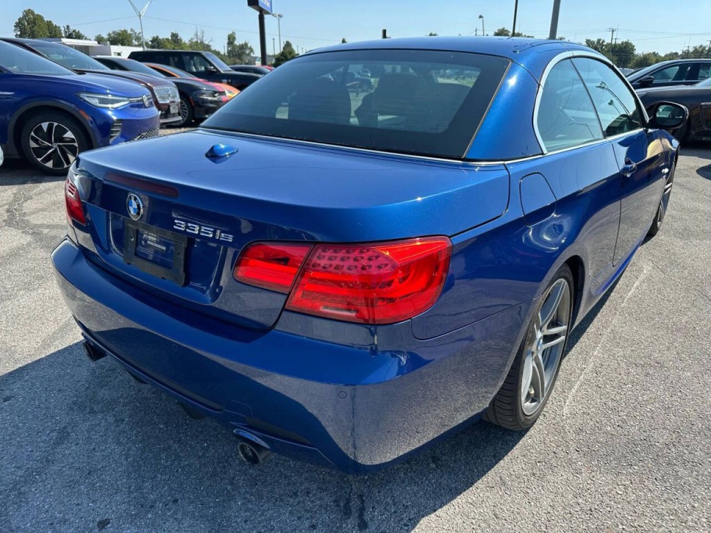2011 BMW 3 Series Image 43