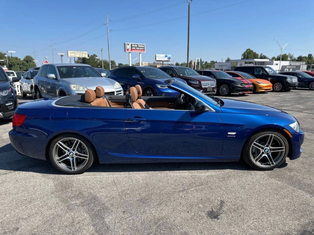 2011 BMW 3 Series Image 7