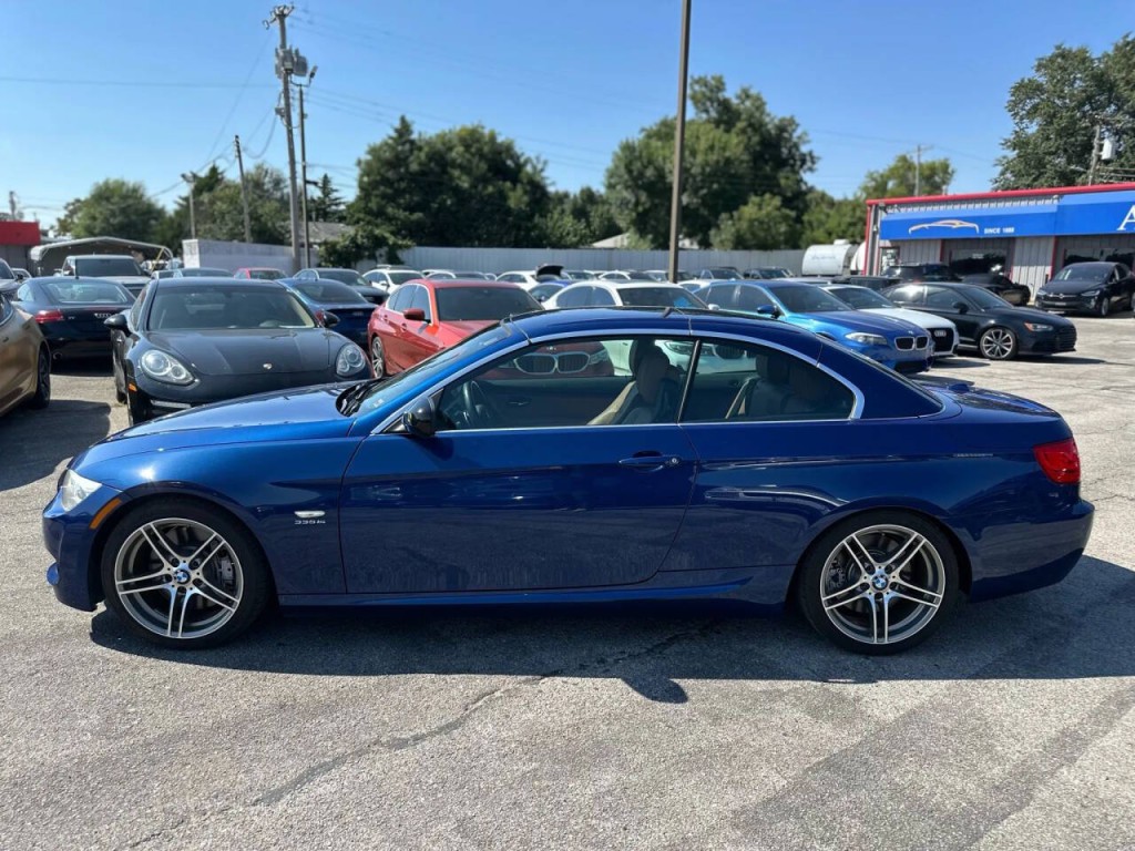 2011 BMW 3 Series Image 16