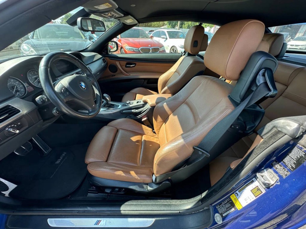 2011 BMW 3 Series Image 18