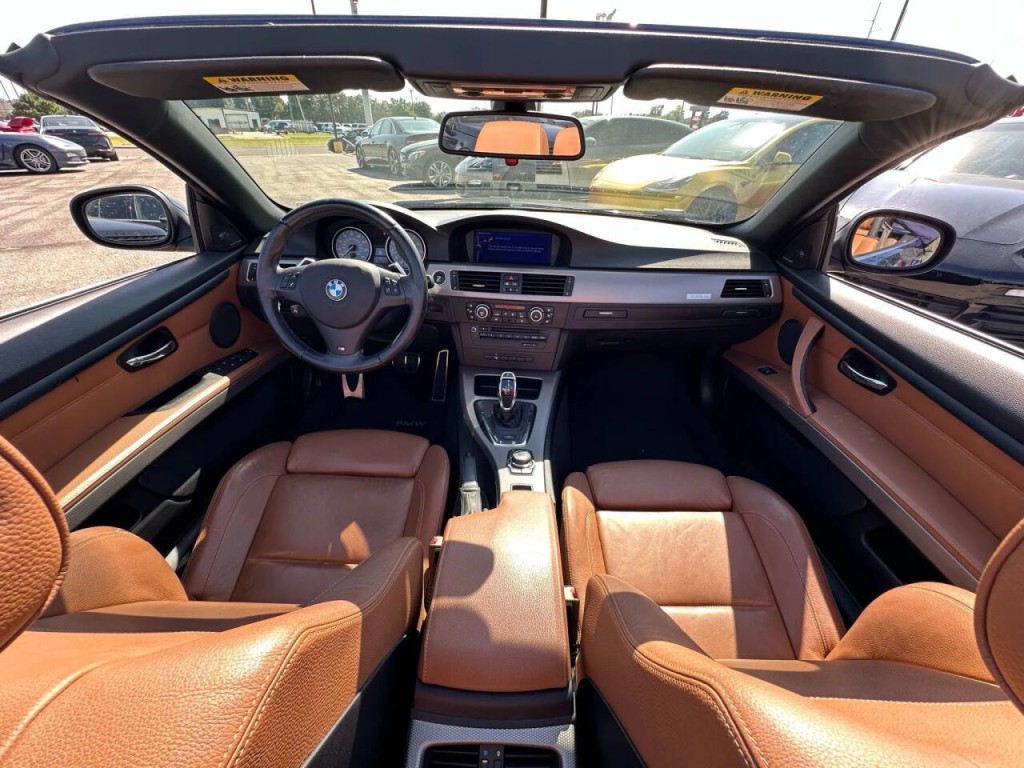 2011 BMW 3 Series Image 19