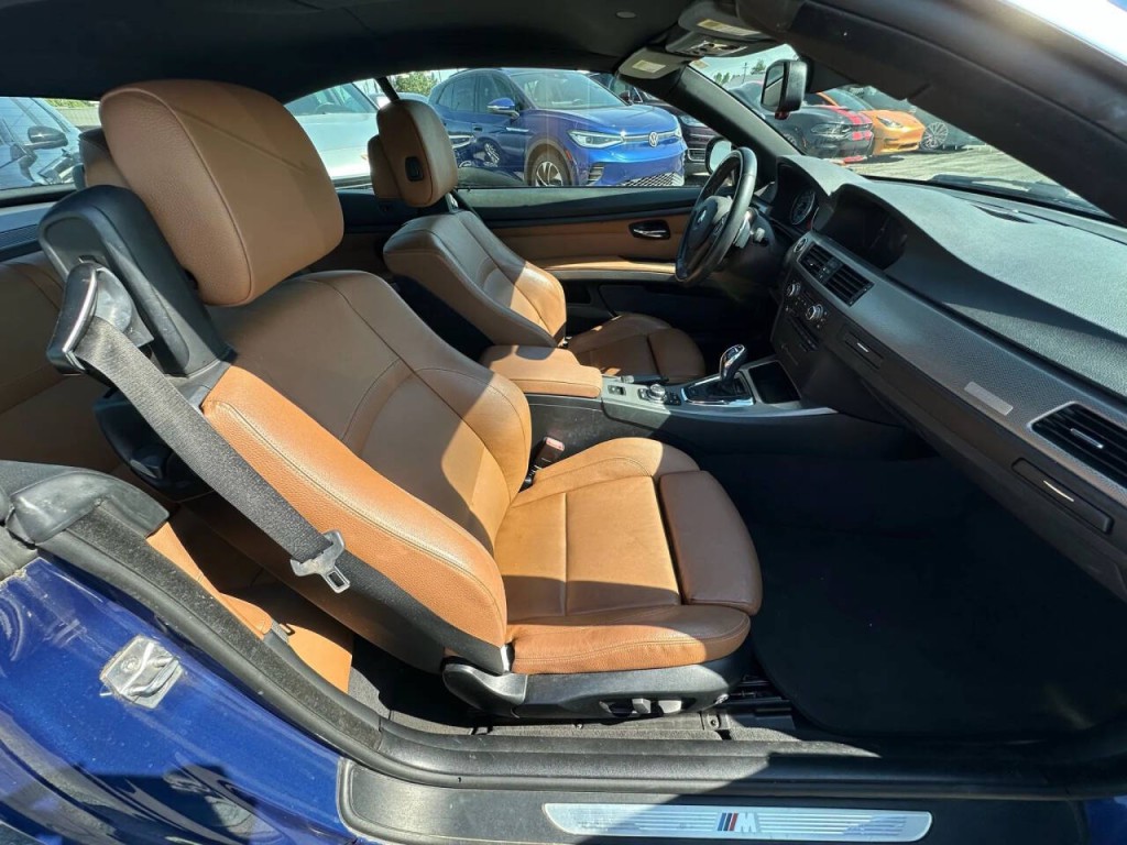 2011 BMW 3 Series Image 22