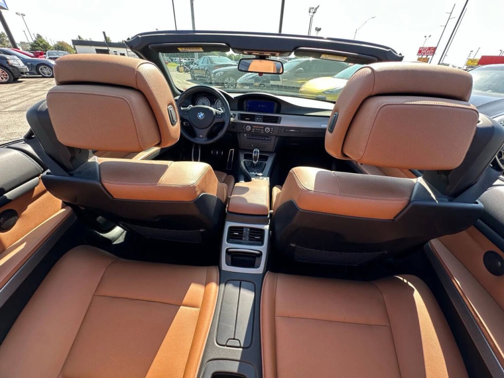 2011 BMW 3 Series Image 26