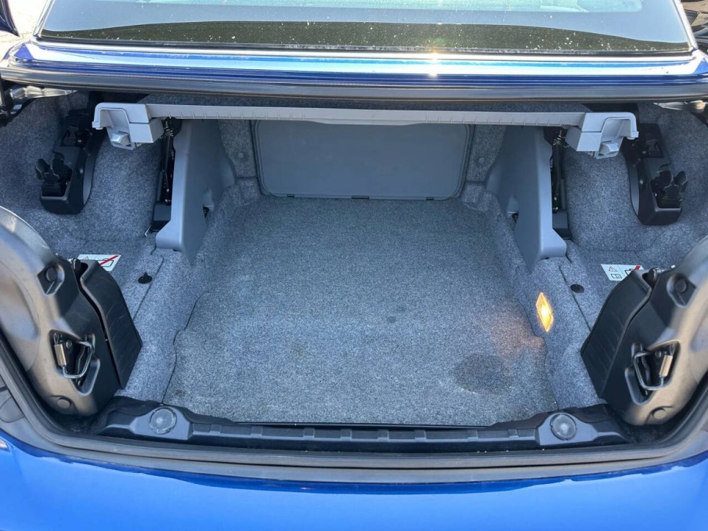 2011 BMW 3 Series Image 27