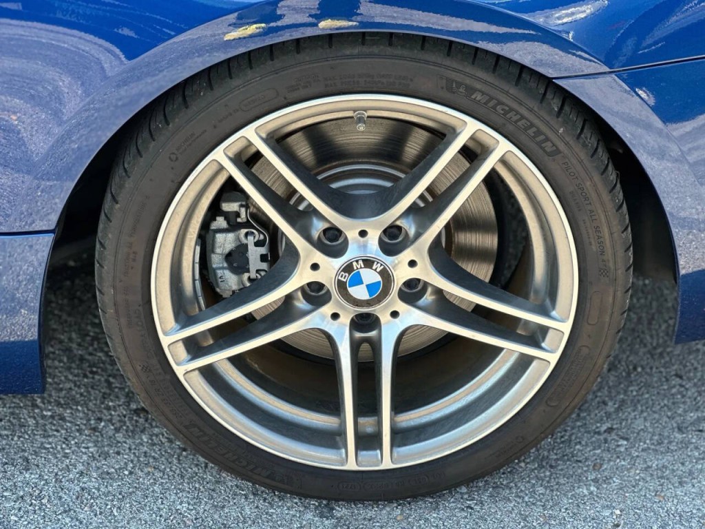 2011 BMW 3 Series Image 31