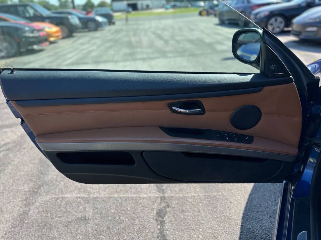 2011 BMW 3 Series Image 33