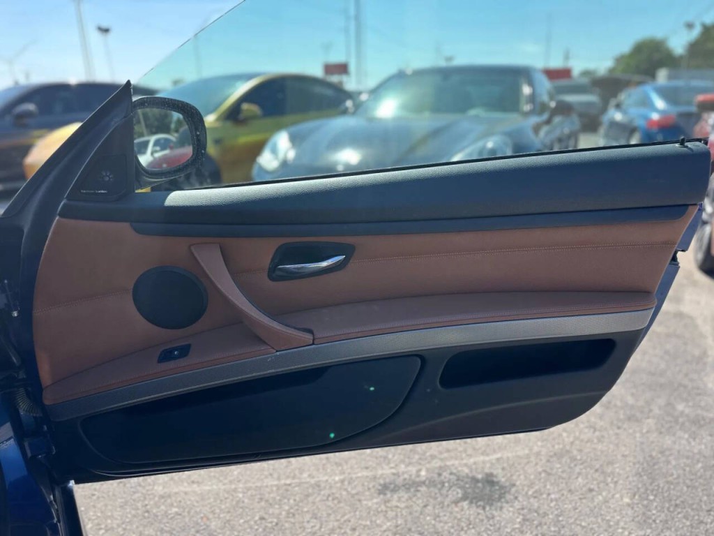 2011 BMW 3 Series Image 34