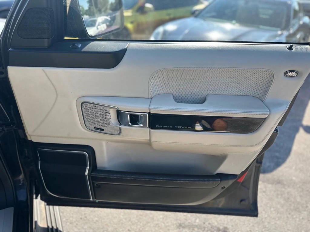 2012 Land Rover Range Rover Image 21
