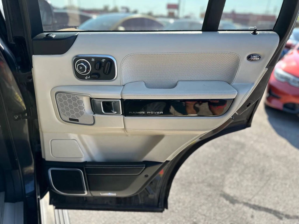 2012 Land Rover Range Rover Image 22