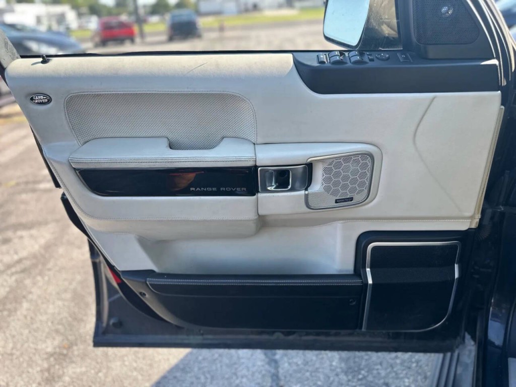 2012 Land Rover Range Rover Image 21