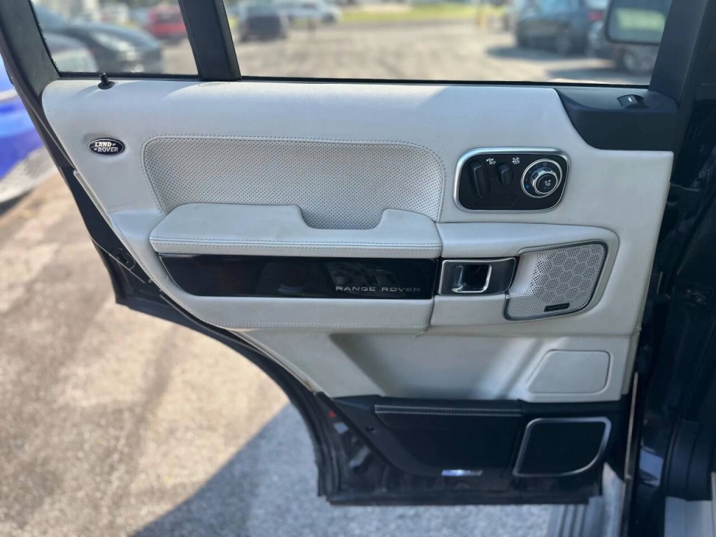 2012 Land Rover Range Rover Image 22