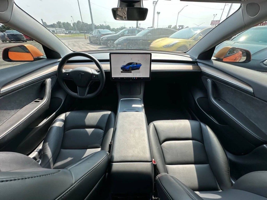 2023 Tesla Model 3 Image 10
