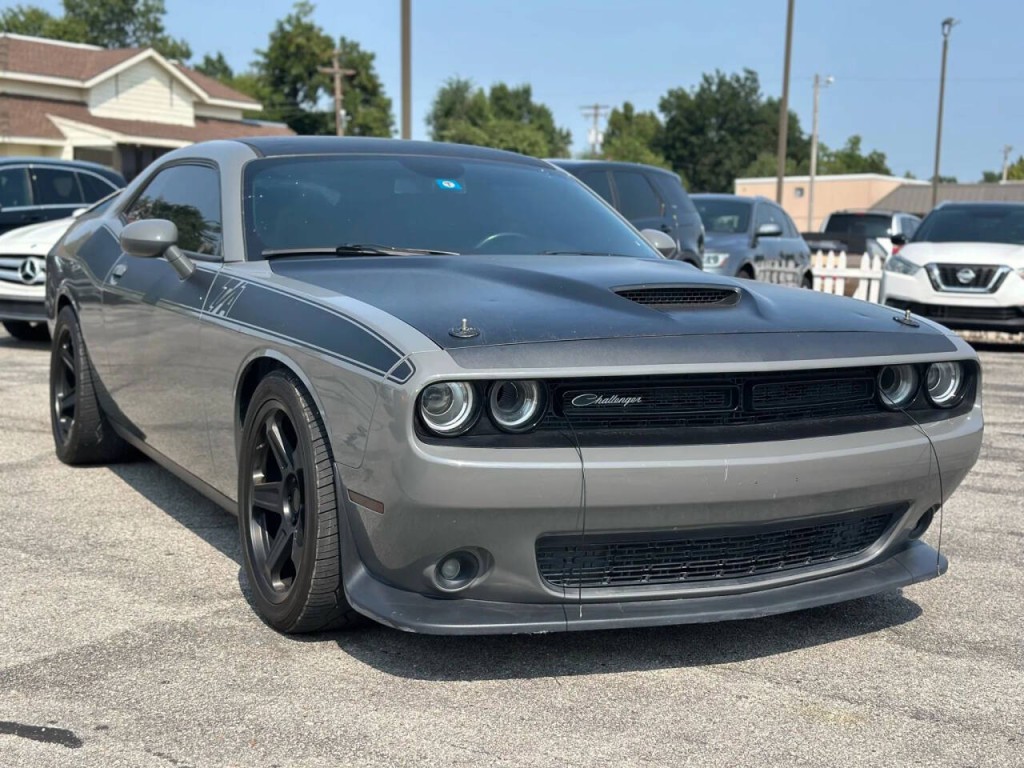 2017 Dodge Challenger Image 2