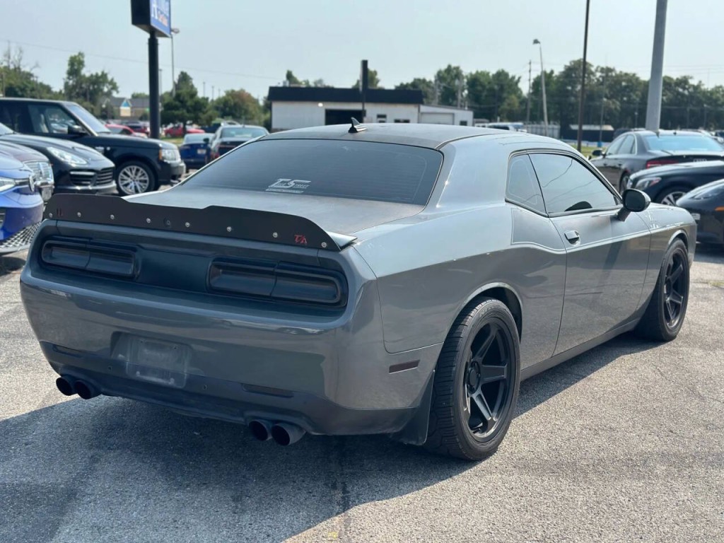2017 Dodge Challenger Image 4