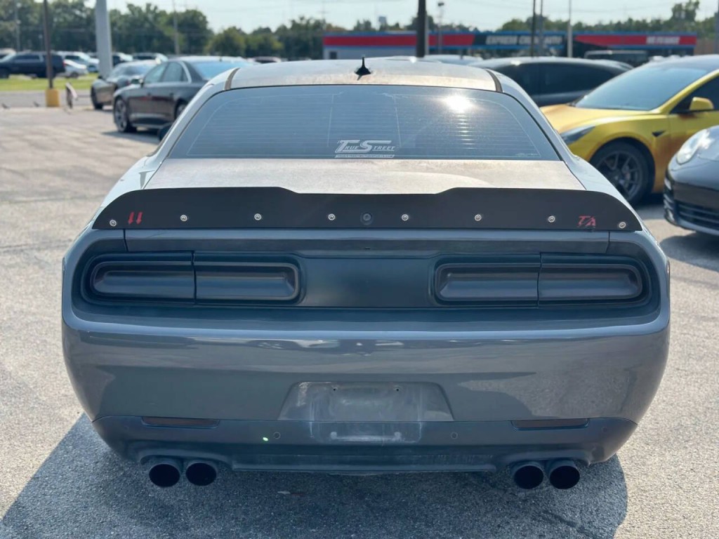 2017 Dodge Challenger Image 5
