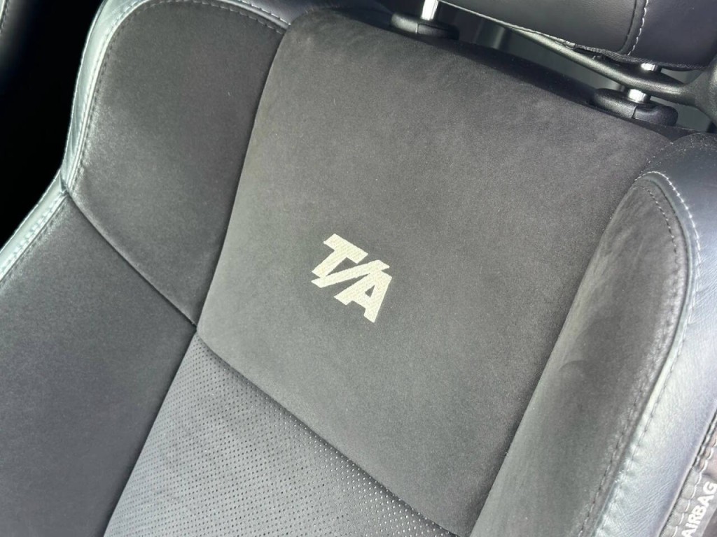 2017 Dodge Challenger Image 12