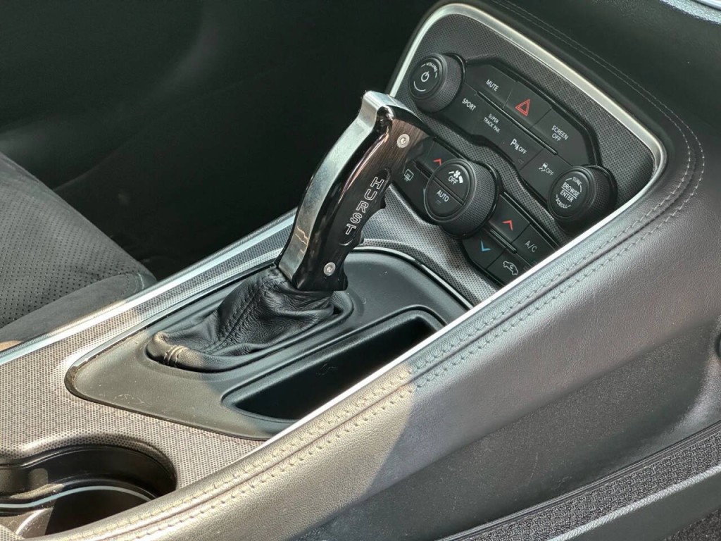 2017 Dodge Challenger Image 14