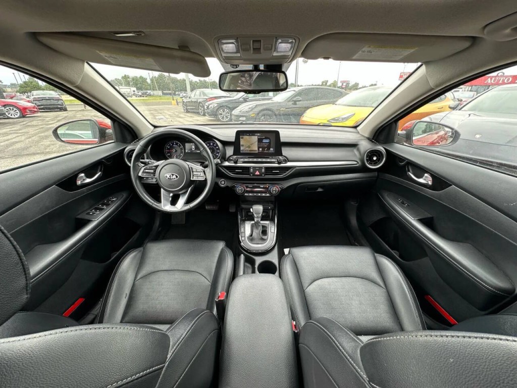 2019 Kia Forte Image 2