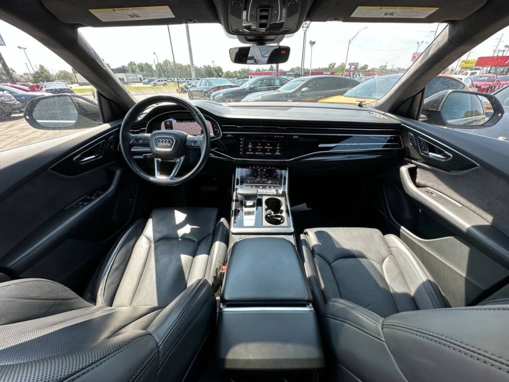 2019 Audi Q8 Image 2