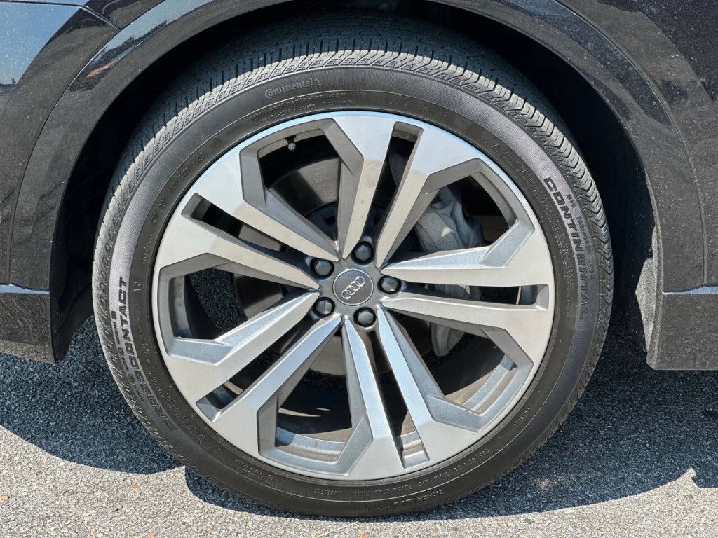 2019 Audi Q8 Image 25