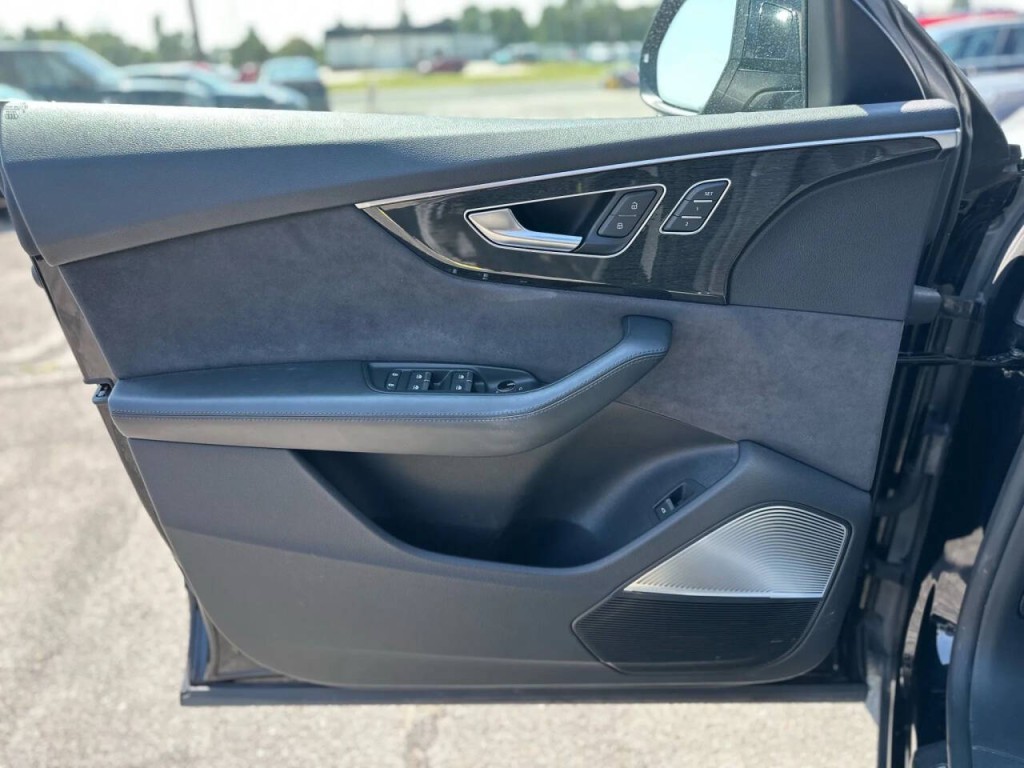 2019 Audi Q8 Image 27