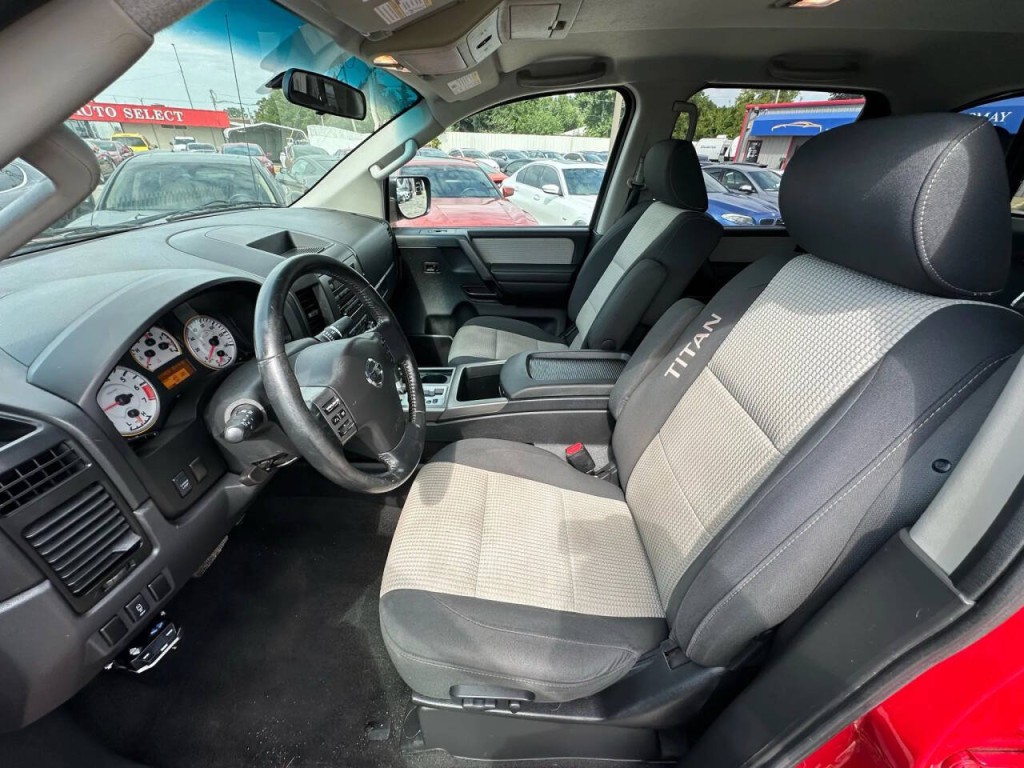 2012 Nissan Titan Image 10