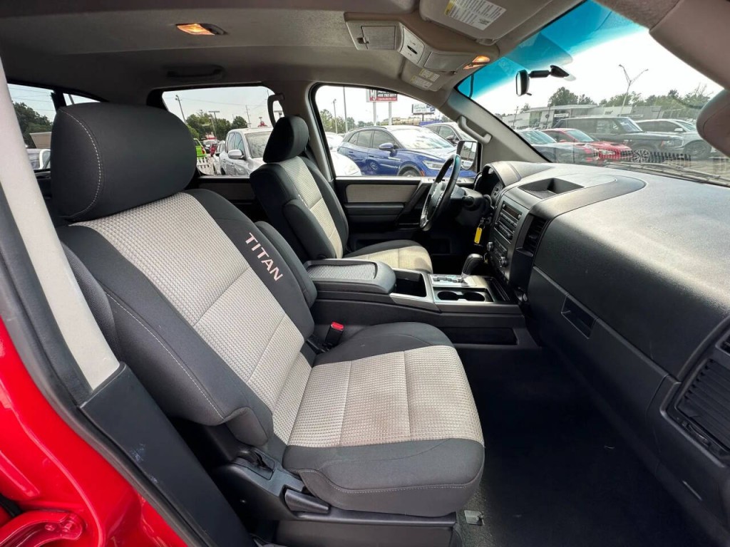2012 Nissan Titan Image 13